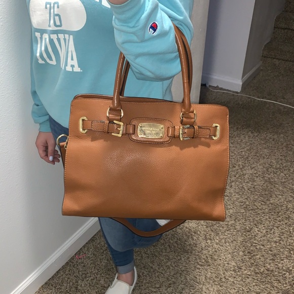 Michael Kors Handbags - Tan Michael Kors Purse